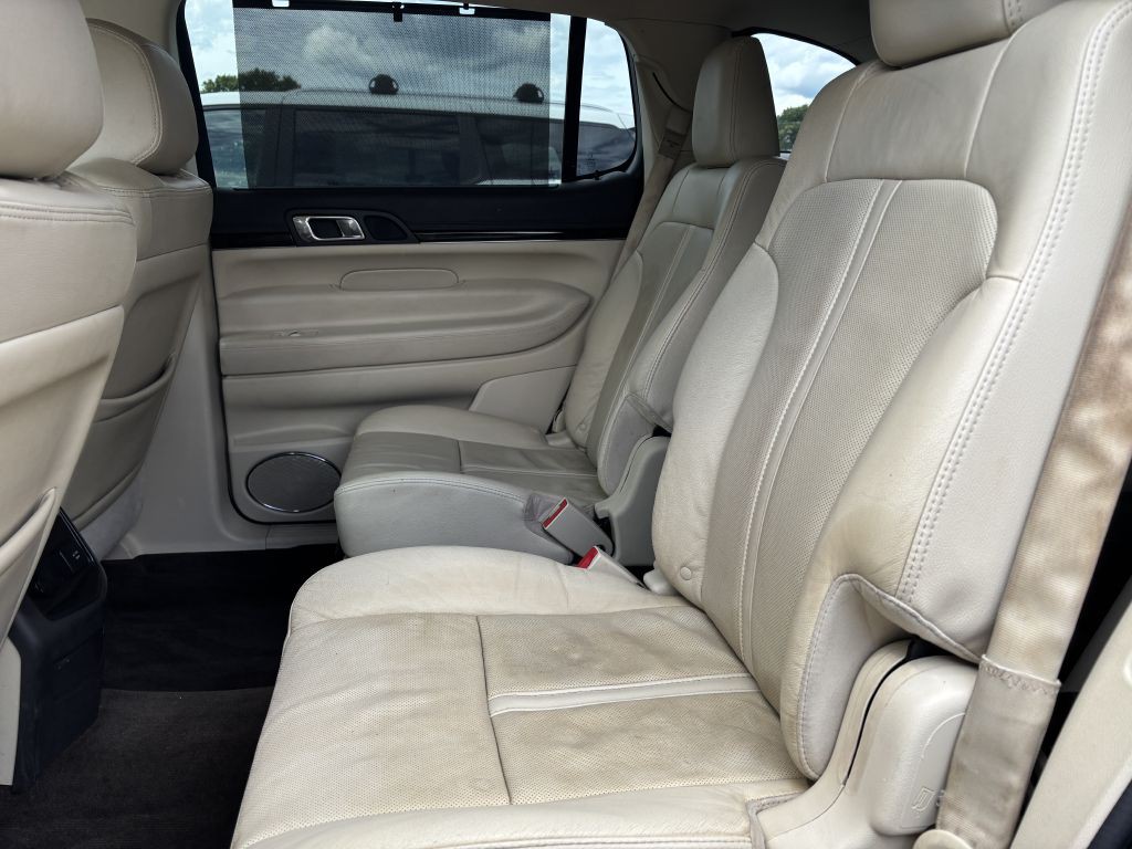 2014 Lincoln MKT Image 7