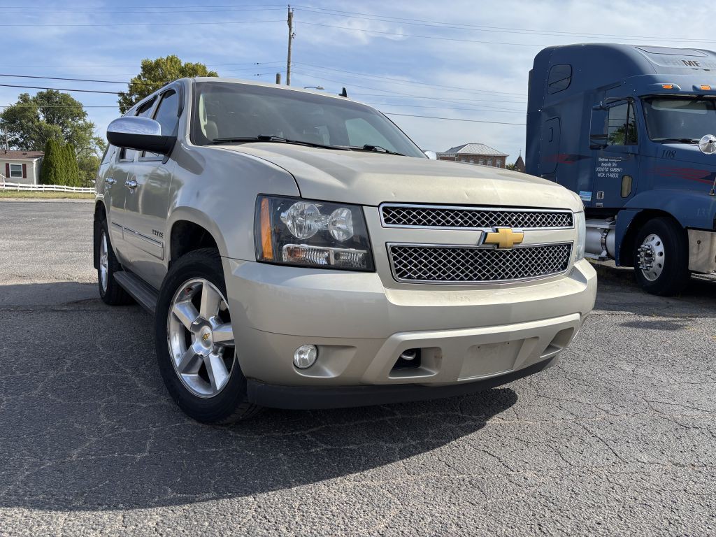 2014 Chevrolet Tahoe Image 2