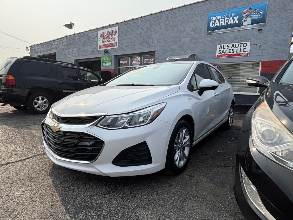 2019 Chevrolet Cruze Image 2