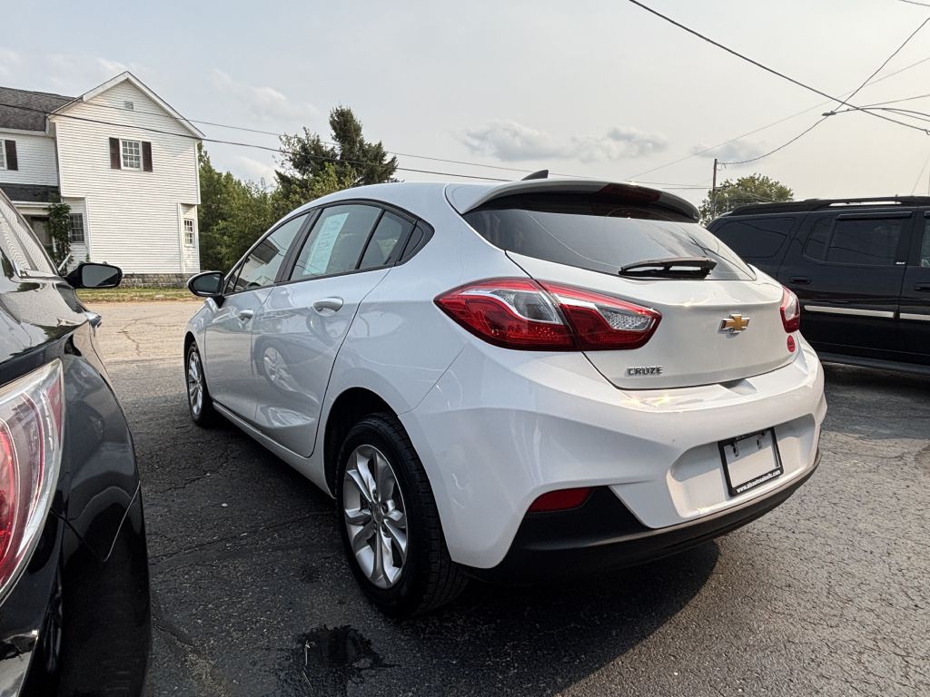 2019 Chevrolet Cruze Image 4