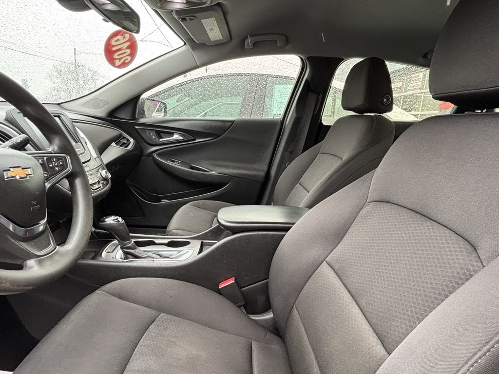 2016 Chevrolet Malibu Image 3
