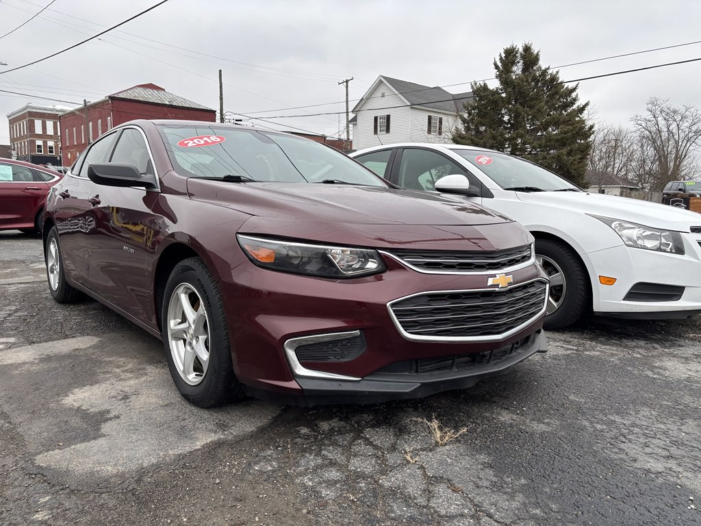 2016 Chevrolet Malibu Image 2