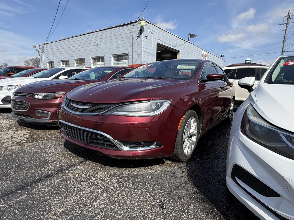 2015 Chrysler 200 Image 1