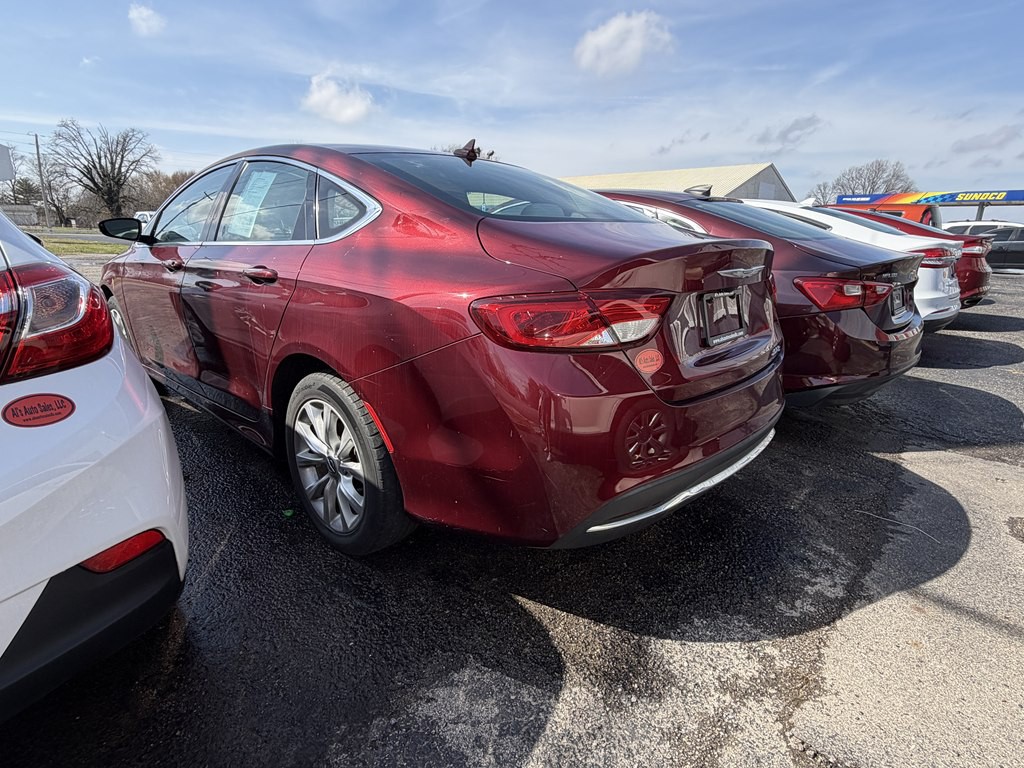 2015 Chrysler 200 Image 4