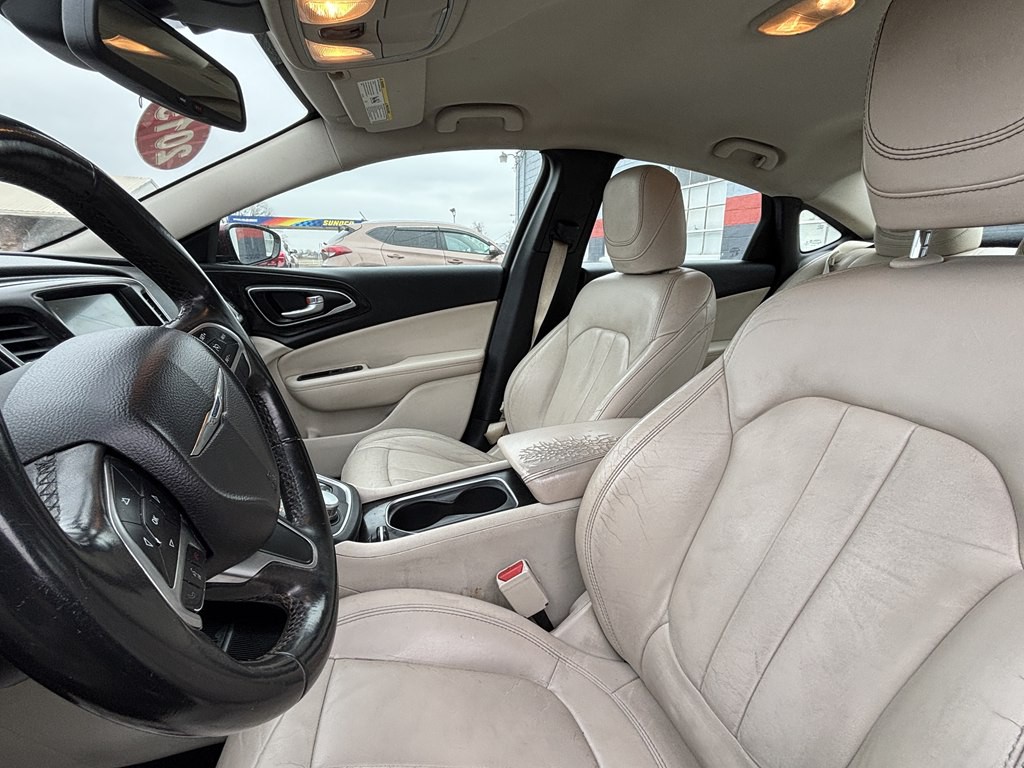 2015 Chrysler 200 Image 5