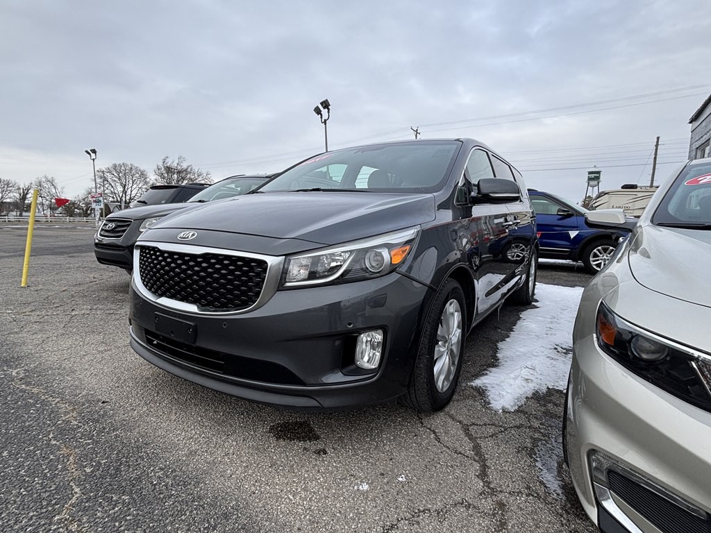 2017 Kia Sedona Image 1
