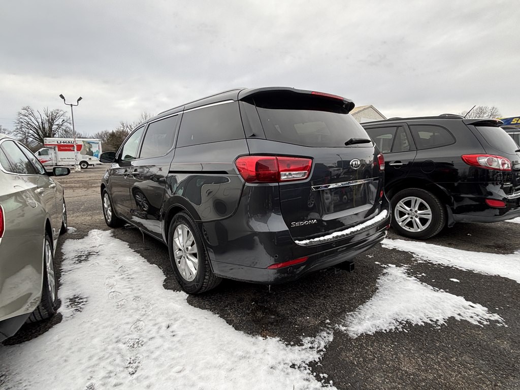 2017 Kia Sedona Image 4