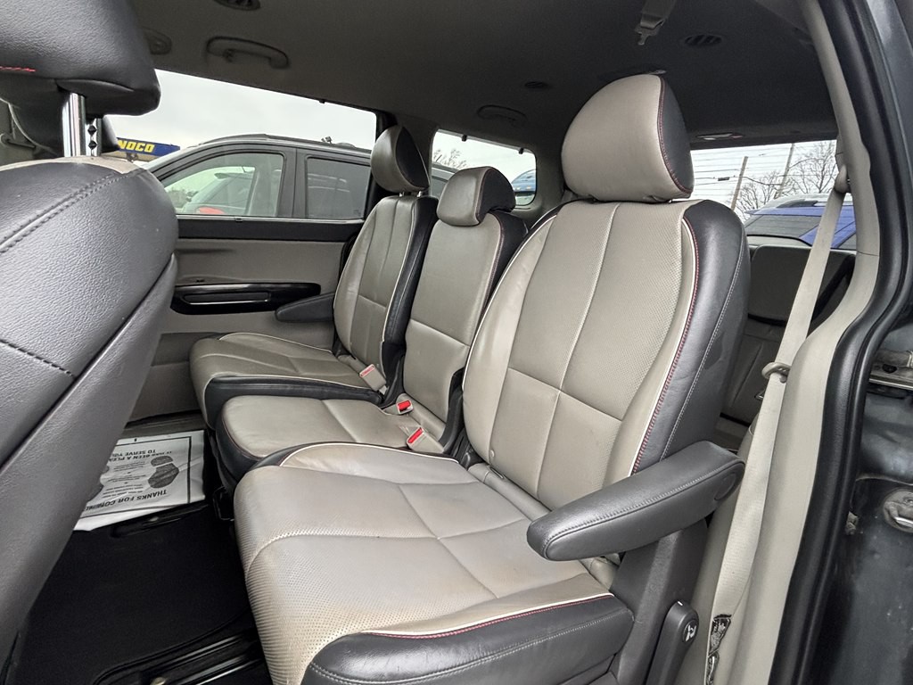 2017 Kia Sedona Image 6
