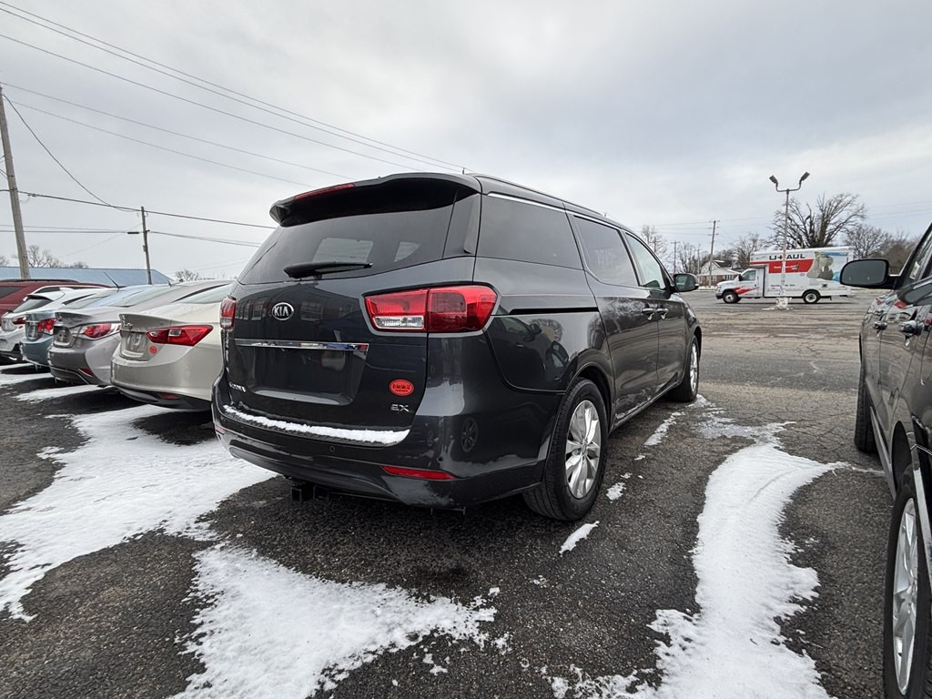 2017 Kia Sedona Image 11