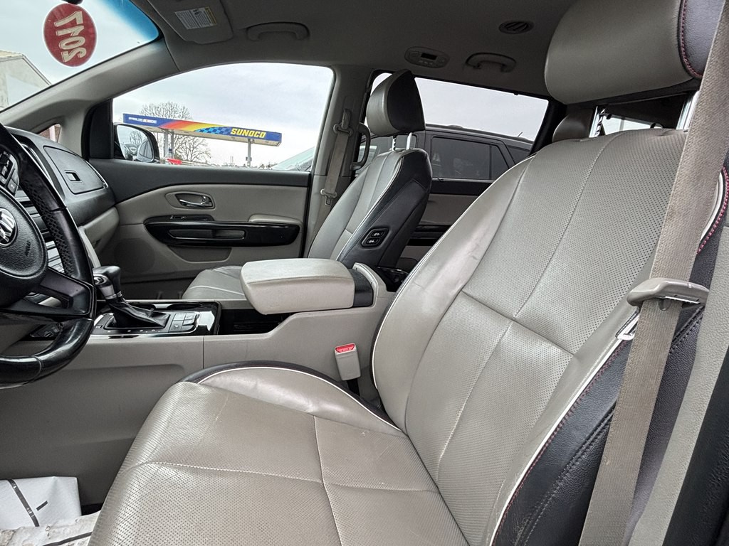 2017 Kia Sedona Image 13