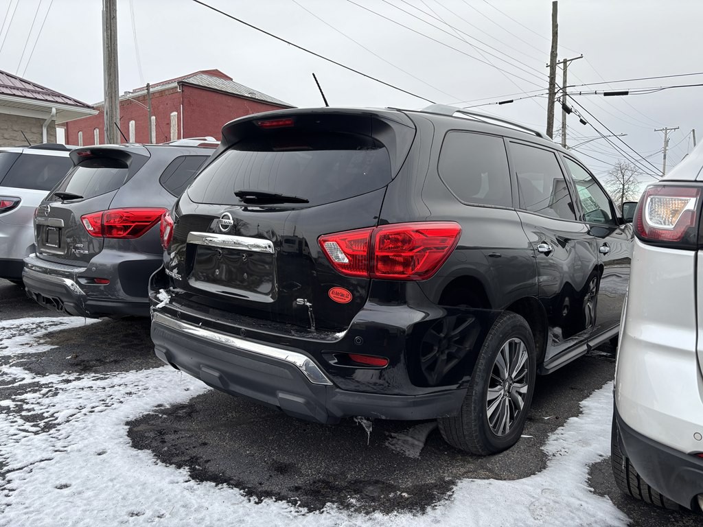 2018 Nissan Pathfinder Image 2