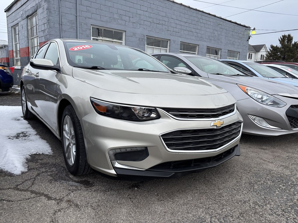 2016 Chevrolet Malibu Image 2
