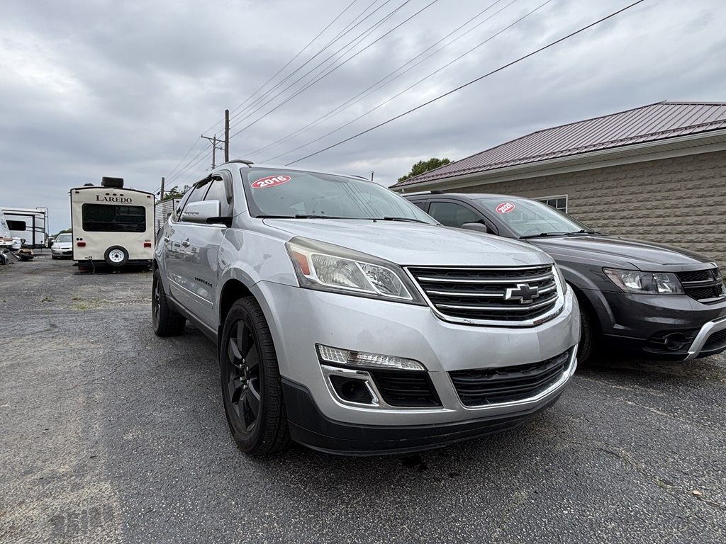 2016 Chevrolet Traverse Image 2