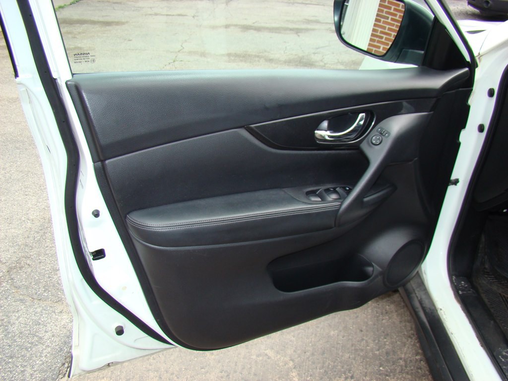 2017 Nissan Rogue Image 8