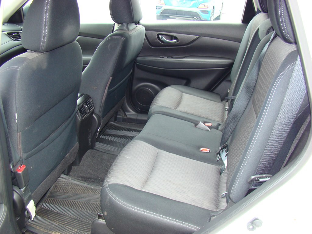2017 Nissan Rogue Image 9