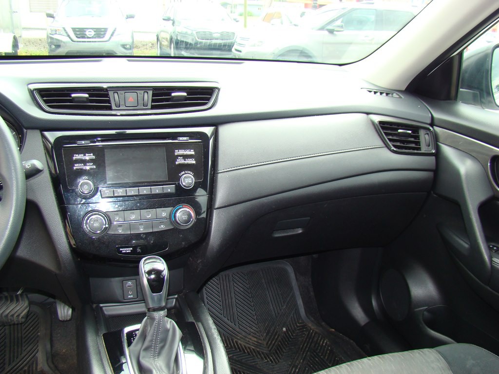 2017 Nissan Rogue Image 10