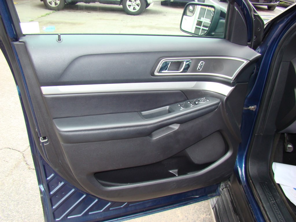 2016 Ford Explorer Image 8