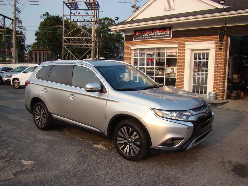 2019 Mitsubishi Outlander Image 2