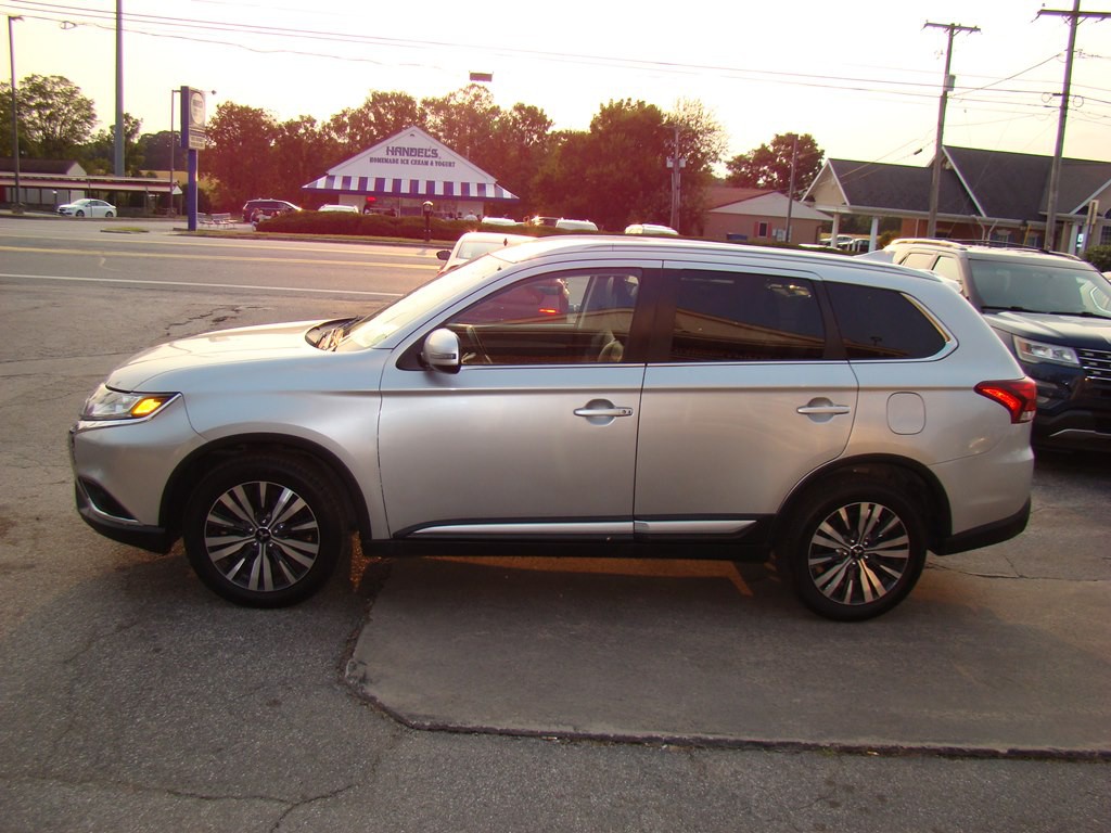 2019 Mitsubishi Outlander Image 4