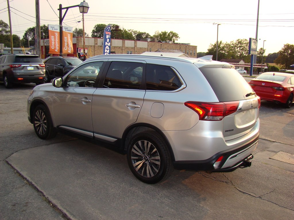 2019 Mitsubishi Outlander Image 6