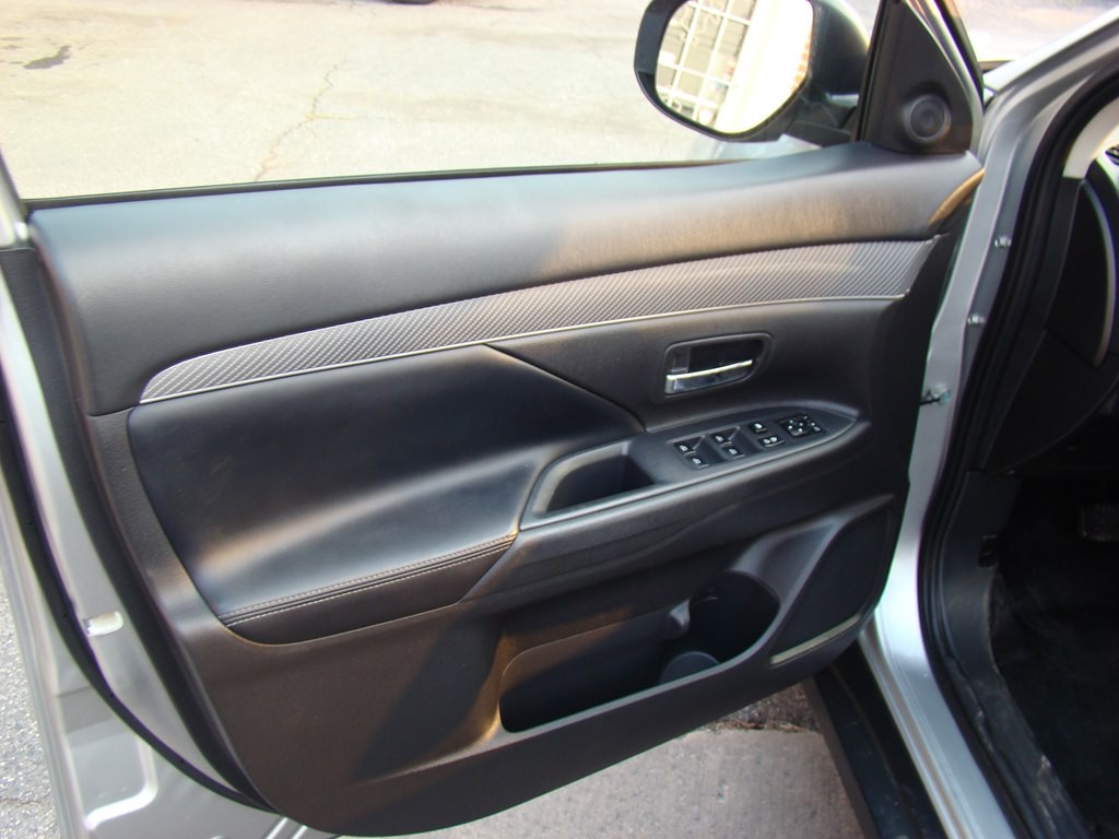 2019 Mitsubishi Outlander Image 8