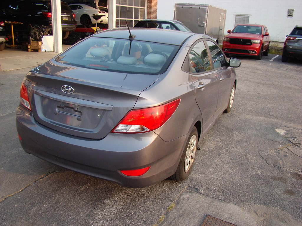 2017 Hyundai Accent Image 3