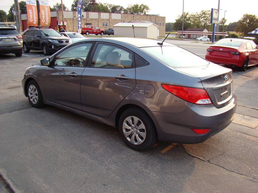2017 Hyundai Accent Image 6