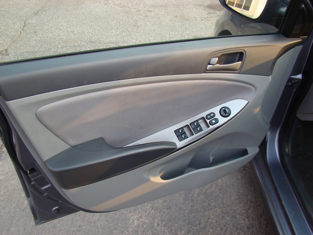 2017 Hyundai Accent Image 8