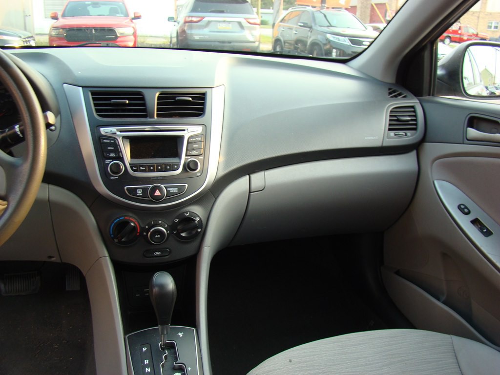 2017 Hyundai Accent Image 10