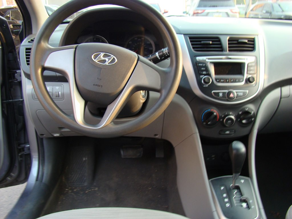 2017 Hyundai Accent Image 11