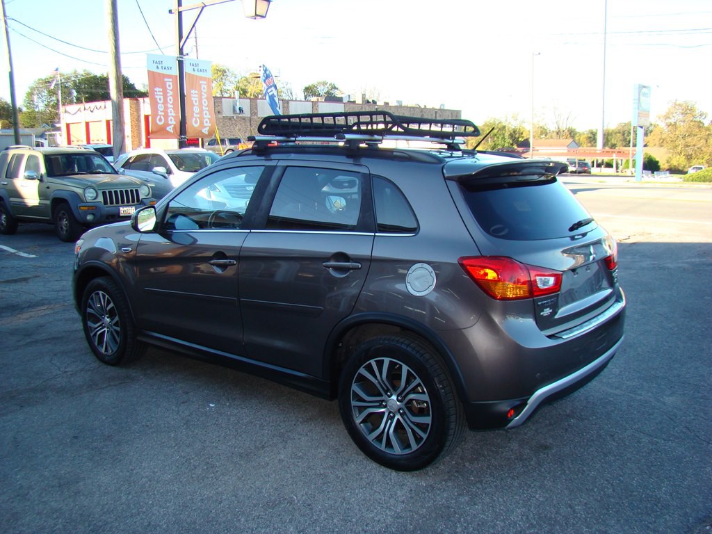 2016 Mitsubishi Outlander Image 6