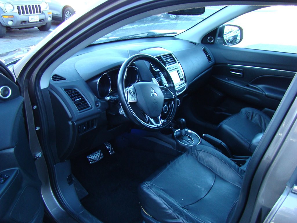 2016 Mitsubishi Outlander Image 7