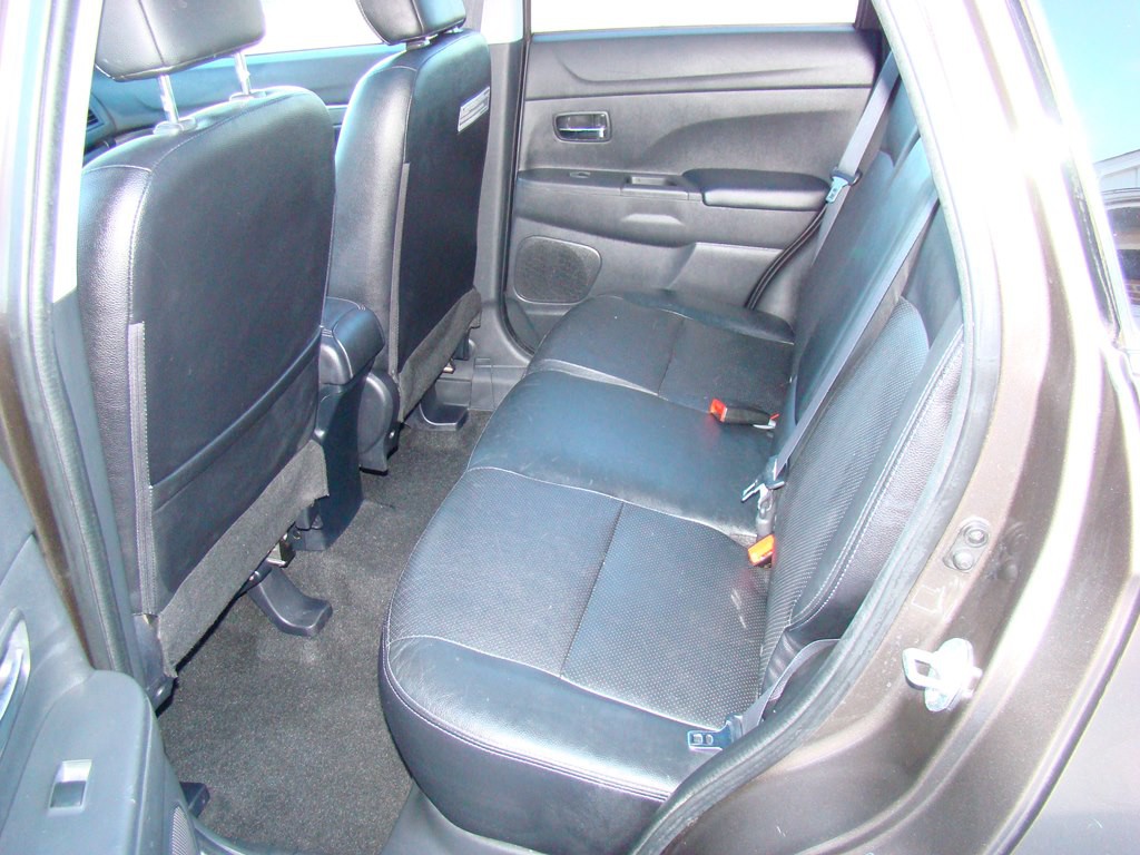 2016 Mitsubishi Outlander Image 9