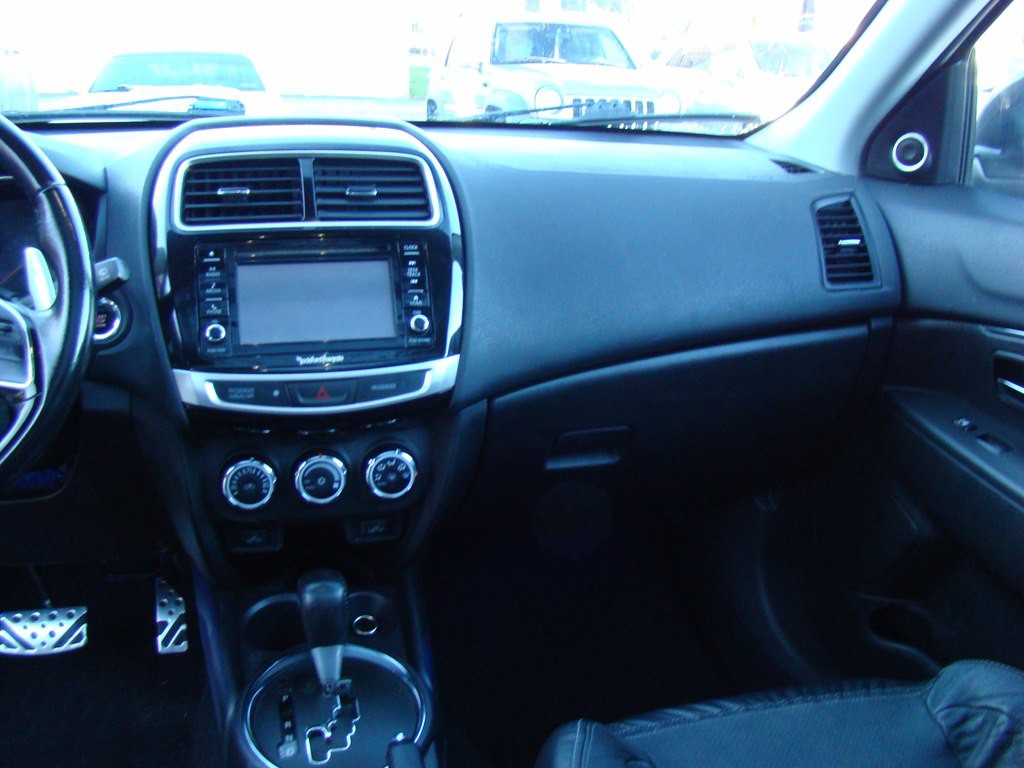 2016 Mitsubishi Outlander Image 10