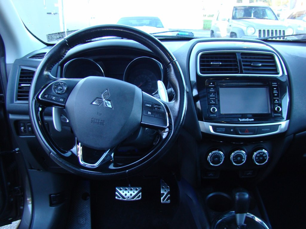 2016 Mitsubishi Outlander Image 11