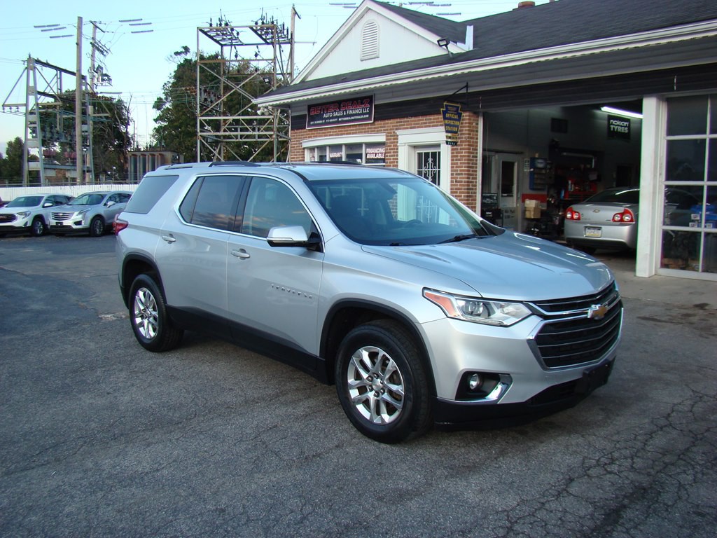 2018 Chevrolet Traverse Image 2