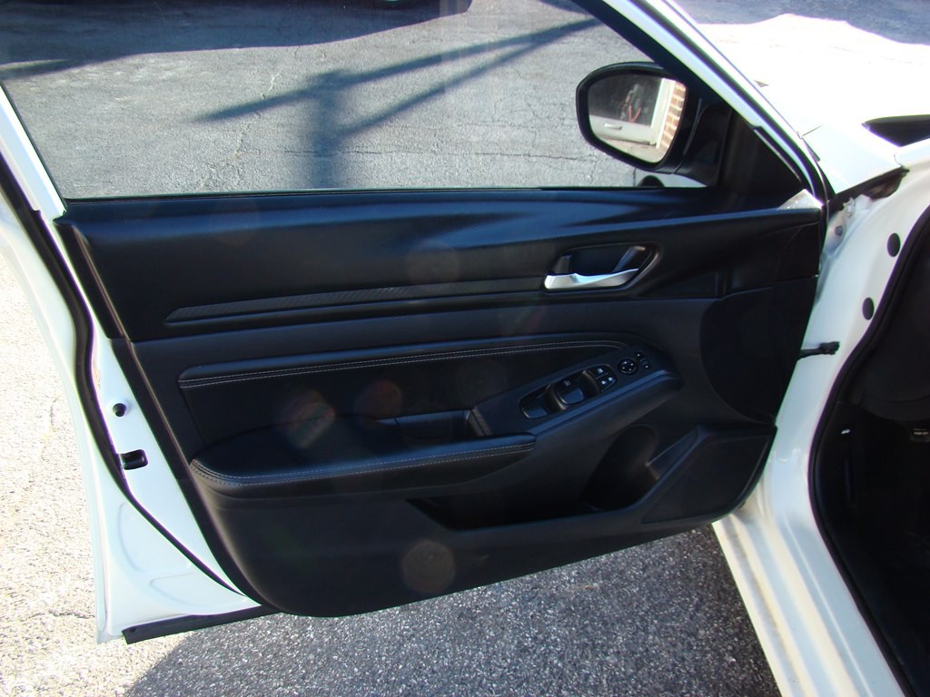 2020 Nissan Altima Image 8