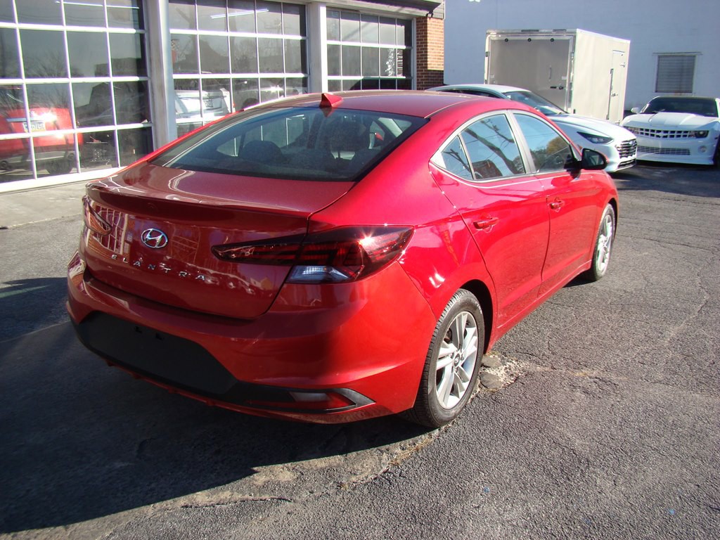 2020 Hyundai Elantra Image 3