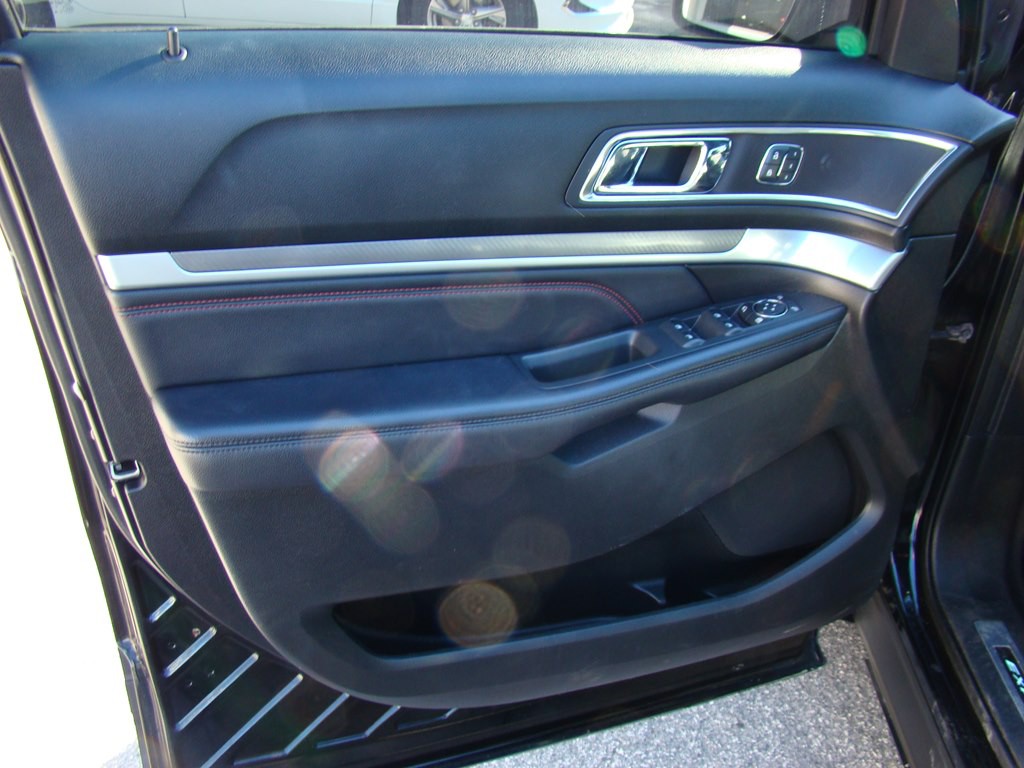 2017 Ford Explorer Image 8