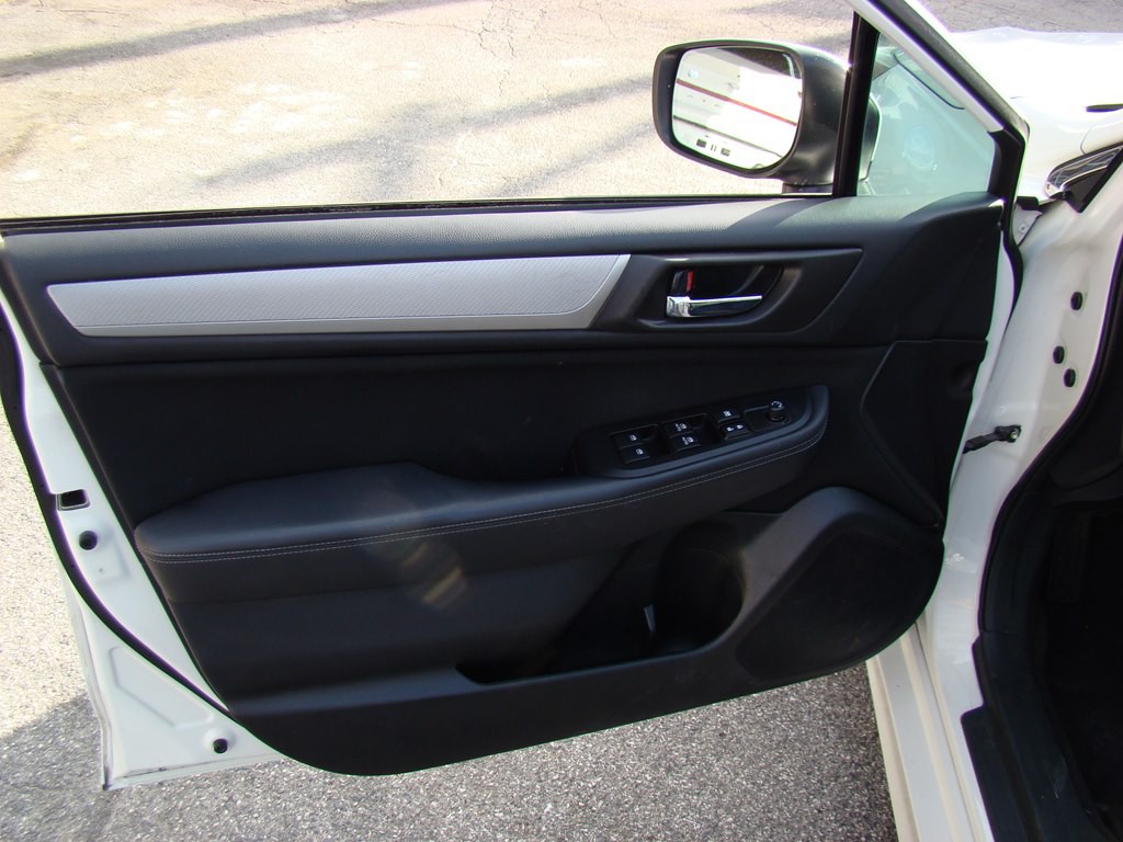 2018 Subaru Legacy Image 8