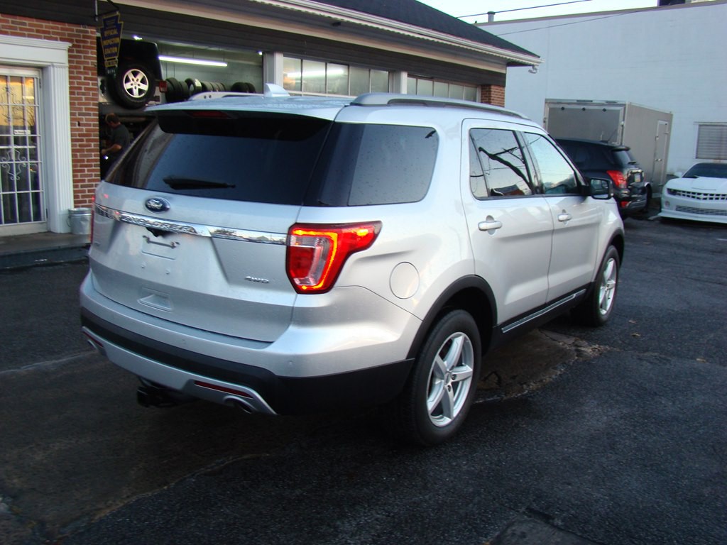 2017 Ford Explorer Image 3