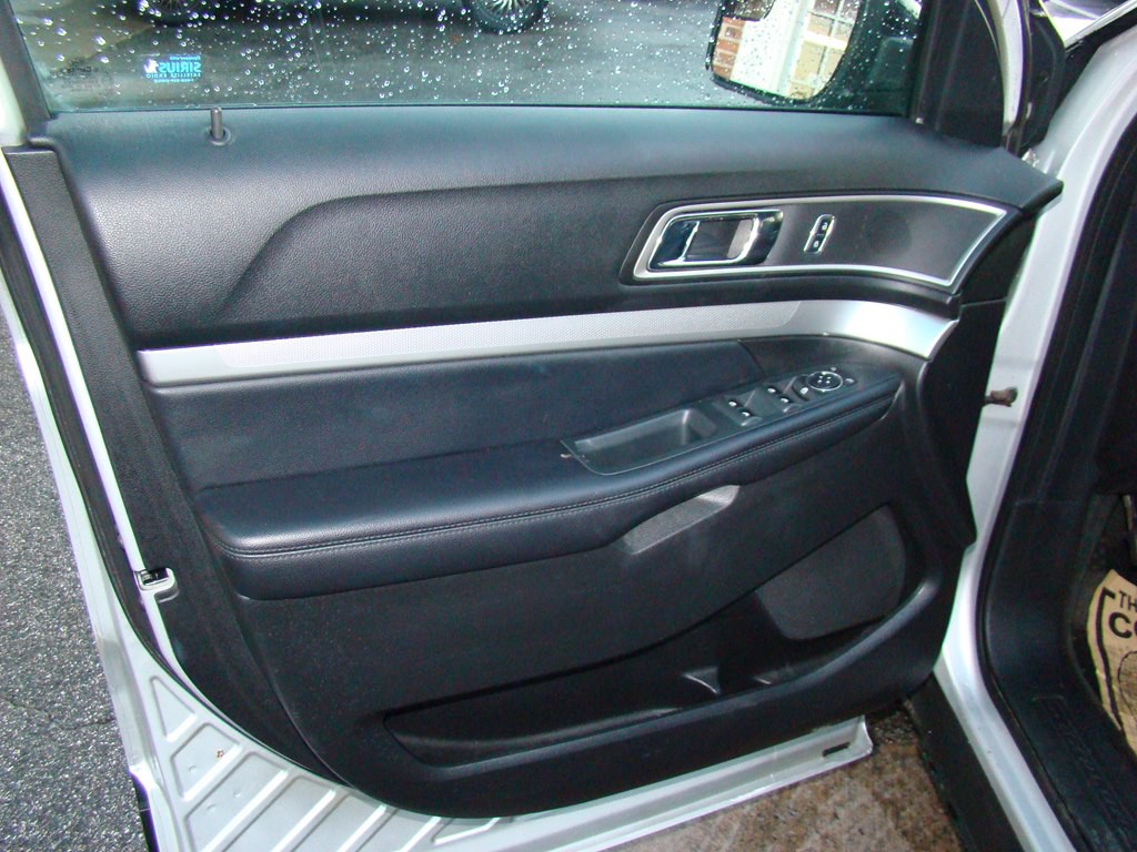 2017 Ford Explorer Image 8