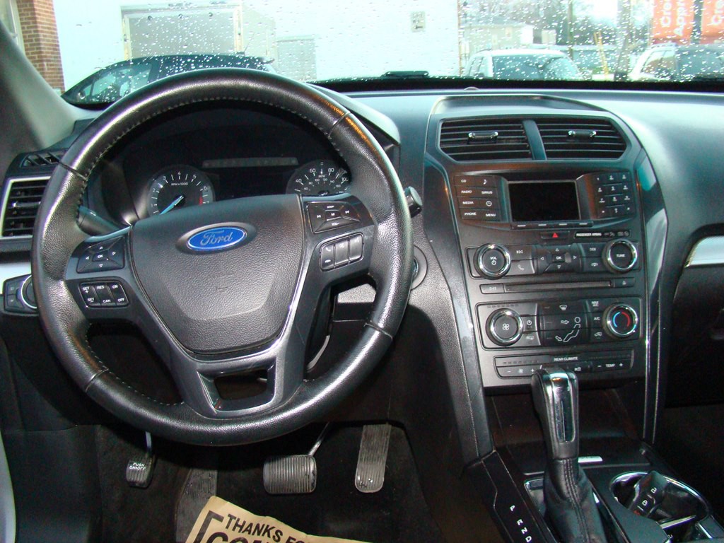 2017 Ford Explorer Image 12