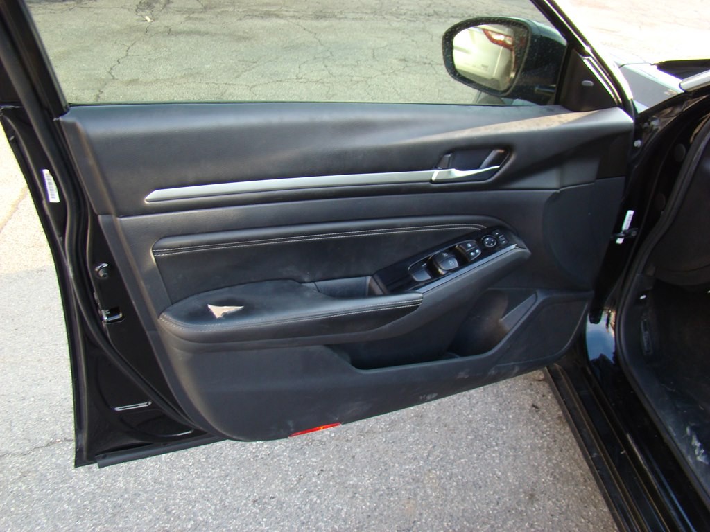 2020 Nissan Altima Image 8