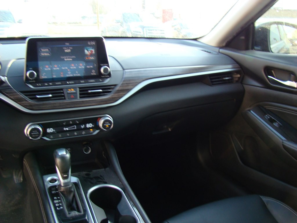 2020 Nissan Altima Image 10