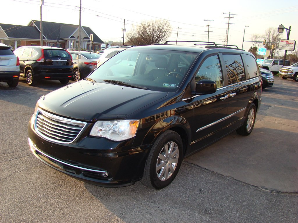 2016 Chrysler Town & Country Image 5