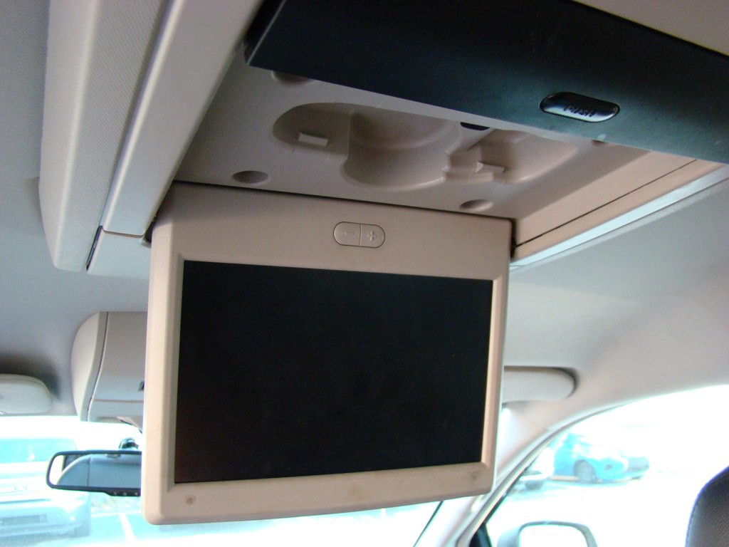 2016 Chrysler Town & Country Image 11