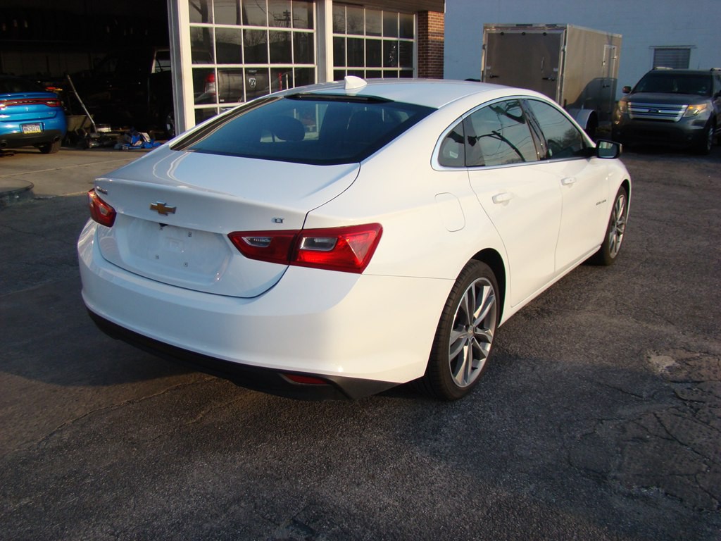 2023 Chevrolet Malibu Image 3