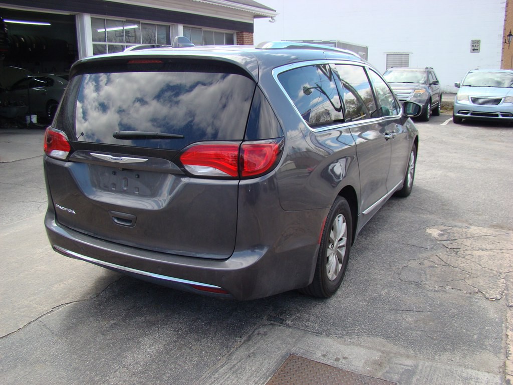 2018 Chrysler Pacifica Image 3