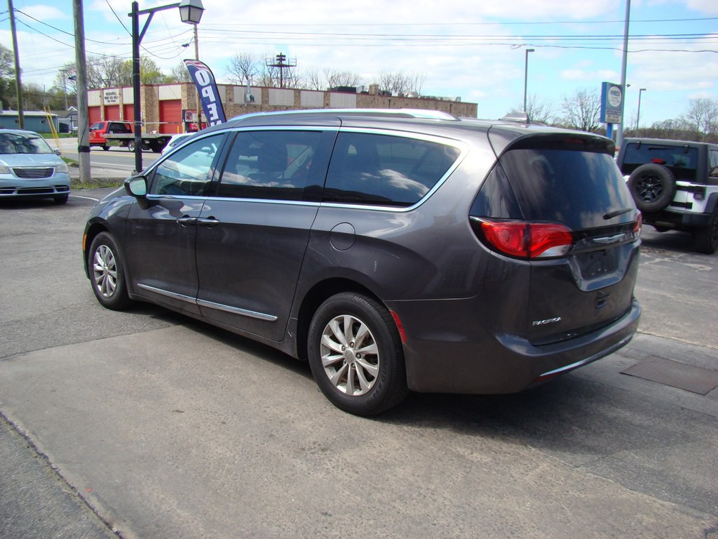 2018 Chrysler Pacifica Image 6